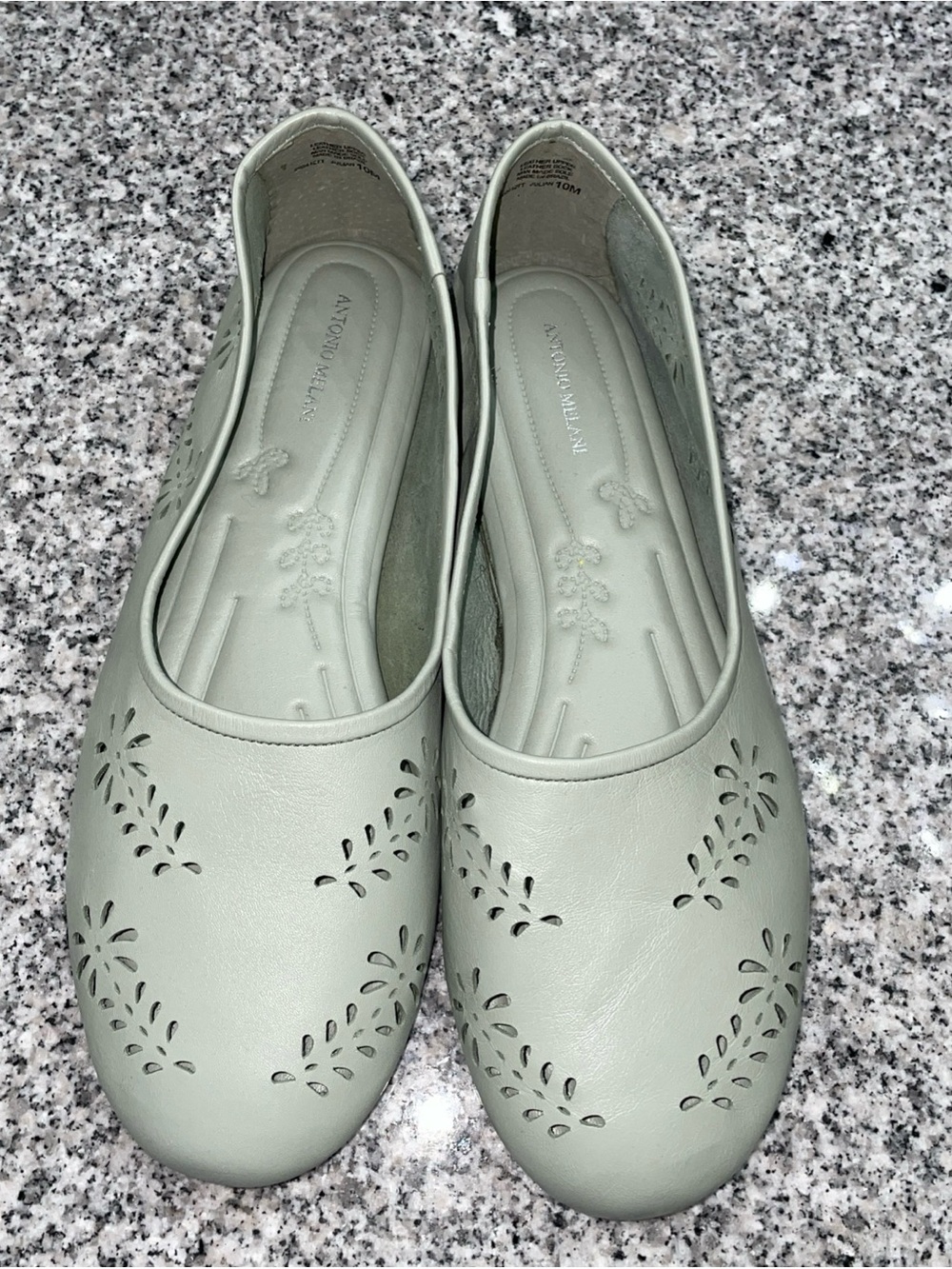 Women’s Antonio Melani Green Leather Shoes Size 10 Perforated Ballet Flats. New